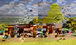 Zeige Details für Faller 130523 H0 Heuballenlager mit Werkstatt Bild von Faller 130523 H0 Heuballenlager mit Werkstatt