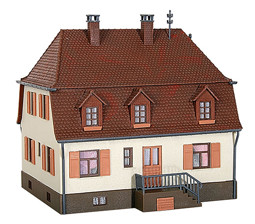 Zeige Details für Kibri 38166 H0 Wohnhaus mit Walmdach Bild von Kibri 38166 H0 Wohnhaus mit Walmdach