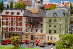 Zeige Details für Faller 232326 N Brennendes Wohnhaus Bild von Faller 232326 N Brennendes Wohnhaus