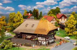 Zeige Details für Faller 232395 N Schwarzwaldhof mit Strohdach Bild von Faller 232395 N Schwarzwaldhof mit Strohdach