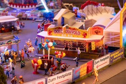 Zeige Details für Faller 140474 H0 Kirmes Süßigkeitenbude und Ballonkünstler Bild von Faller 140474 H0 Kirmes Süßigkeitenbude und Ballonkünstler