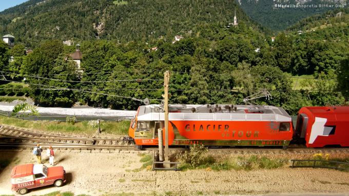 Modellbahnprofis Sperla-Horn Schweiz Durchfahrt Glacier Express Richtung Disentis