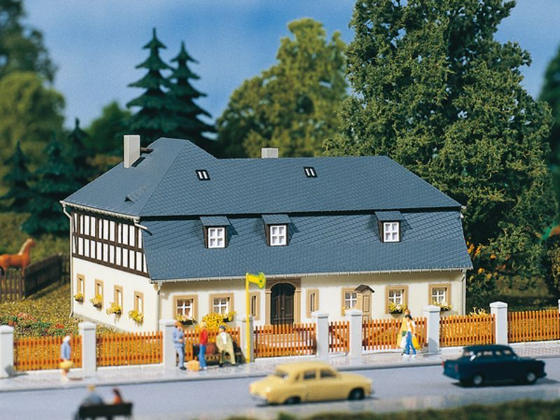 Bild von Auhagen 11385 H0 Wohnhaus Mühlenweg 1 172 x 132 x 96 mm | Gebäude Spur H0