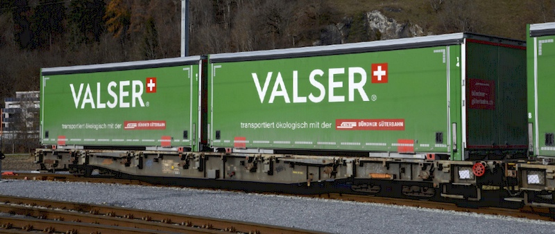 Bild von Bemo 2291174 H0m RhB R-w 8384 Tragwagen mit Wechselpritsche "Valser" | Güterwagen Spur H0m-H0e-H0f
