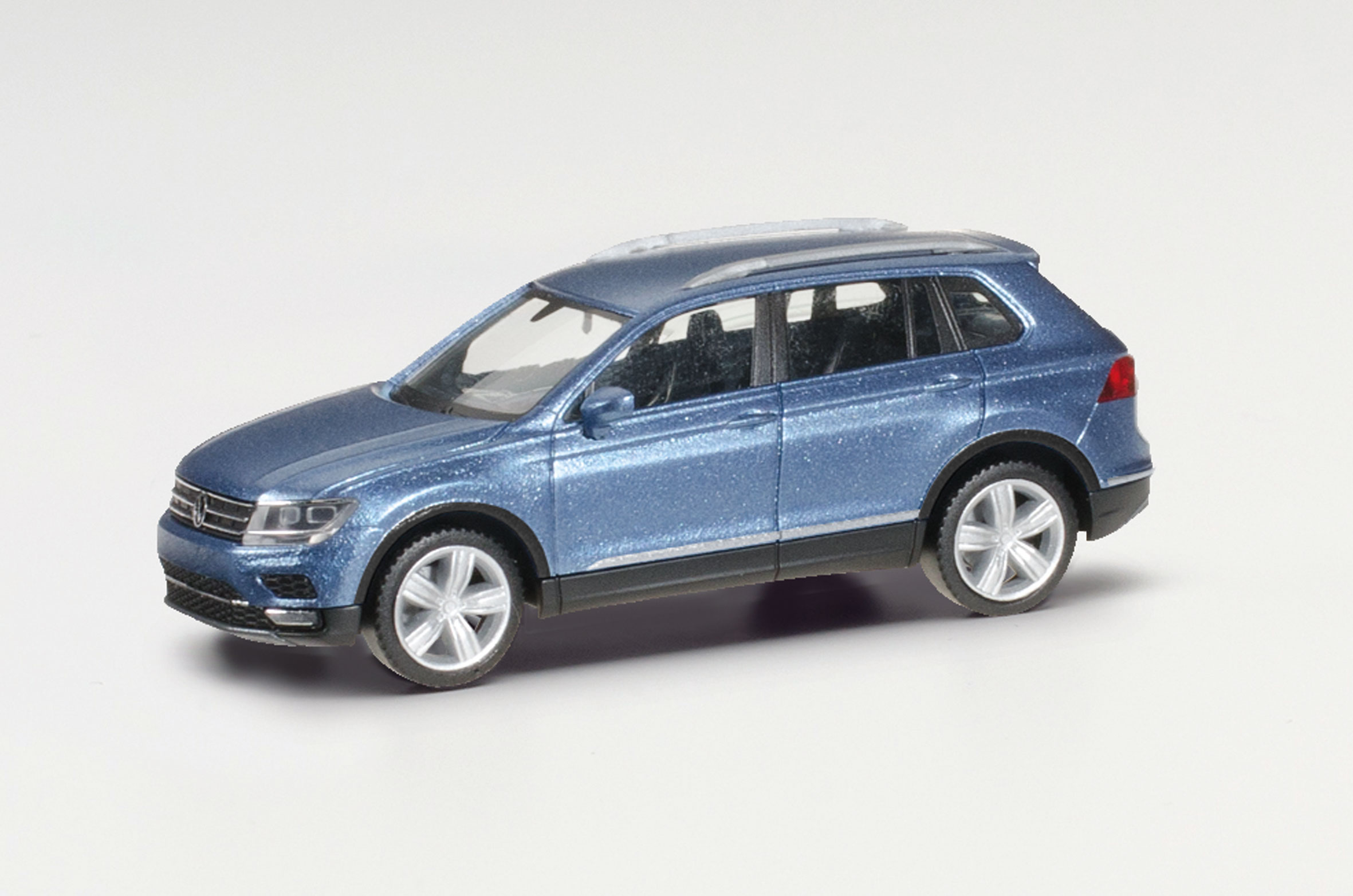 Herpa 038607-006 H0 VW Tiguan, Nightshade Blue metallic