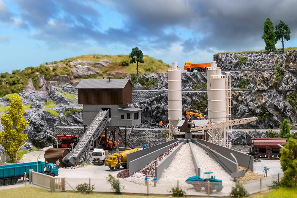 Bild von Faller 222228 N Betonmischwerk mit Kies-Verladesilo