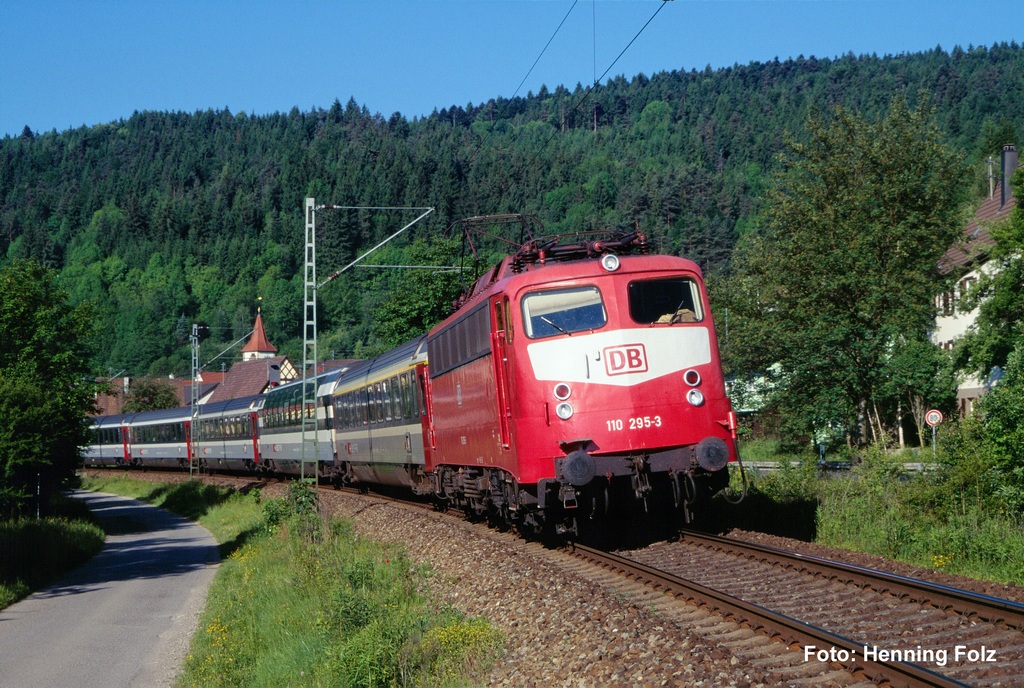 Picture of Piko 21776 H0 E-Lok BR110.3 orientrot DB AG V mit DSS PluX22