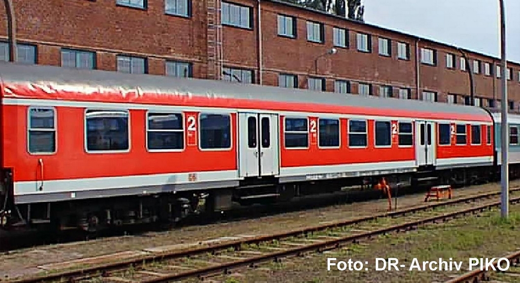 Picture of Piko 28008 H0 Halberstädter Mitteleinstiegswagen By 2. Kl. DB AG V