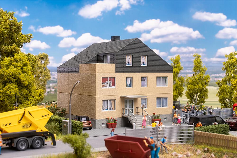 Faller 130755 H0 Mehrfamilienhaus