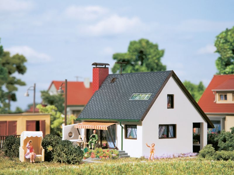 Auhagen 12246 Haus Carmen 120 x 95 x 79 mm | Gebäude Spur H0 | Clever